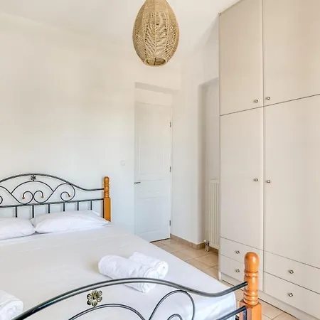 Casa Lina Large Apartment, Access Alikí